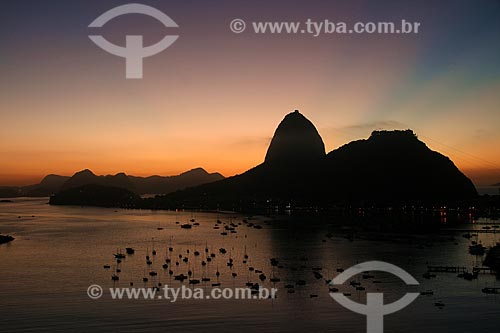  Assunto: Pão de Açúcar ao crepúsculo / Local: Botafogo - Rio de Janeiro (RJ) - Brasil  / Data: 03/2011 