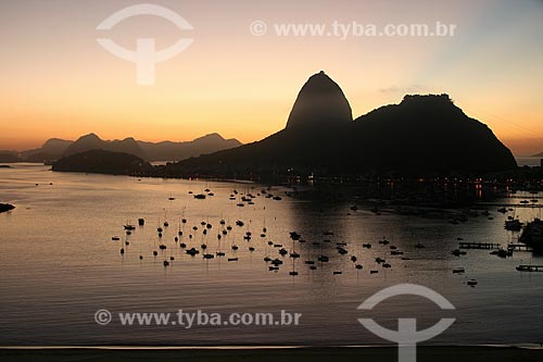  Assunto: Pão de Açúcar ao crepúsculo / Local: Botafogo - Rio de Janeiro (RJ) - Brasil  / Data: 03/2011 