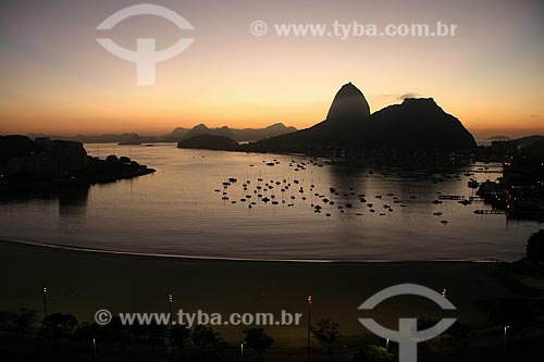  Assunto: Pão de Açúcar ao crepúsculo / Local: Botafogo - Rio de Janeiro (RJ) - Brasil  / Data: 03/2011 