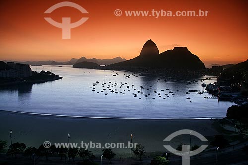  Assunto: Pão de Açúcar ao crepúsculo / Local: Botafogo - Rio de Janeiro (RJ) - Brasil  / Data: 03/2011 