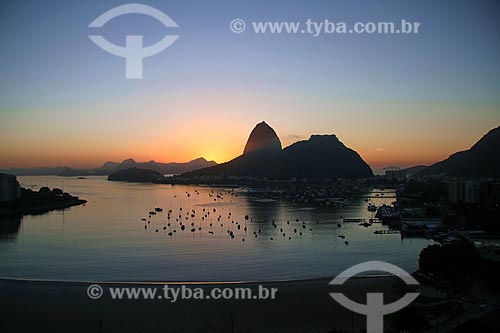  Assunto: Pão de Açúcar ao crepúsculo / Local: Botafogo - Rio de Janeiro (RJ) - Brasil  / Data: 03/2011 