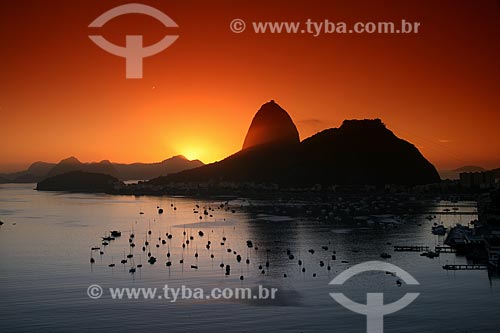  Assunto: Pão de Açúcar ao crepúsculo / Local: Botafogo - Rio de Janeiro (RJ) - Brasil  / Data: 03/2011 