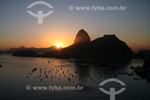  Assunto: Pão de Açúcar ao crepúsculo / Local: Botafogo - Rio de Janeiro (RJ) - Brasil  / Data: 03/2011 