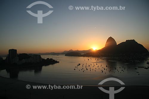  Assunto: Pão de Açúcar ao crepúsculo / Local: Botafogo - Rio de Janeiro (RJ) - Brasil  / Data: 03/2011 