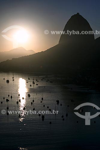  Assunto: Pão de Açúcar ao crepúsculo / Local: Botafogo - Rio de Janeiro (RJ) - Brasil  / Data: 03/2011 