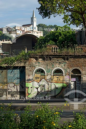  Assunto: Casas abandonadas na Avenida Presidente Vargas com Morro da Providência ao fundo / Local: Centro - Rio de Janeiro (RJ) - Brasil / Data: 11/2009 