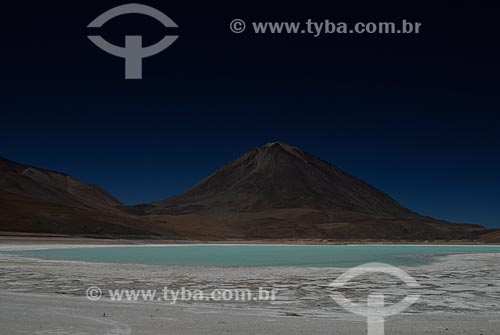  Assunto: Lagoa Verde (Laguna Verde) com o vulcão Licancabur ao fundo - Reserva Nacional Eduardo Avaroa - Caminho para o Salar de Uyuni / Local: Bolivia - América do Sul / Data: 01/2011 