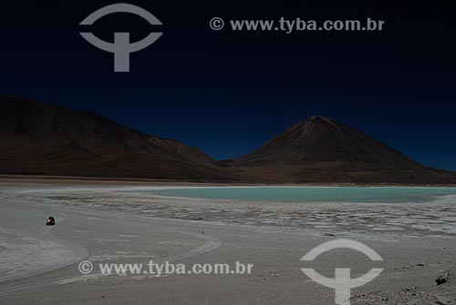  Assunto: Lagoa Verde (Laguna Verde) com o vulcão Licancabur ao fundo - Reserva Nacional Eduardo Avaroa - Caminho para o Salar de Uyuni / Local: Bolivia - América do Sul / Data: 01/2011 