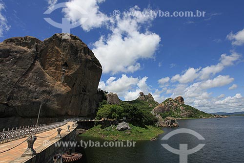  Assunto: Vista do Açude do Cedro e Pedra da Galinha Choca  ao fundo / Local: Quixadá - Ceará (CE) - Brasil / Data: 03/2011 