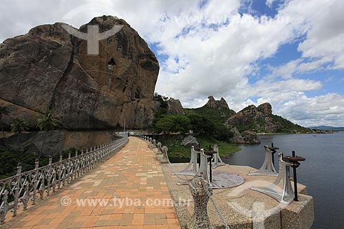  Assunto: Vista do Açude do Cedro e Pedra da Galinha Choca  ao fundo / Local: Quixadá - Ceará (CE) - Brasil / Data: 03/2011 