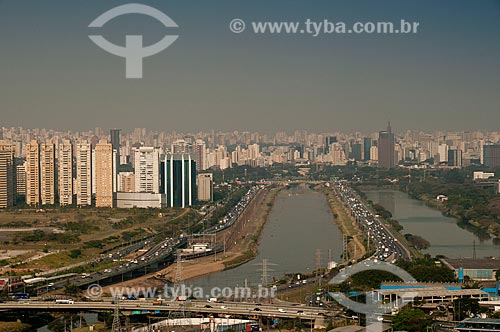  Assunto: Vista aérea da Avenida Marginal Pinheiros - Zona Oeste de São Paulo  / Local: São Paulo - São Paulo (SP) - Brasil / Data: 08/2010 