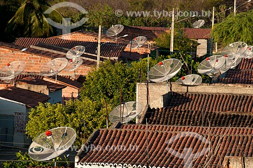  Assunto: Casas com antena parabólica / Local: Salgueiro - Pernambuco (PE) - Brasil / Data: 08/2010 