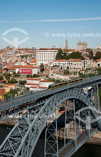  Assunto: Metrô passando pela Ponte Dom Luis sobre o Rio Douro, constituída de 2 Tabuleiros, construída entre 1880 e 1887 / Local: Porto - Portugal - Europa / Data: 10/2010 