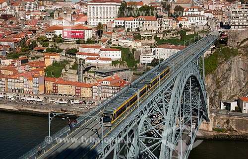  Assunto: Metrô passando pela Ponte Dom Luis sobre o Rio Douro, constituída de 2 Tabuleiros, construída entre 1880 e 1887 / Local: Porto - Portugal - Europa / Data: 10/2010 