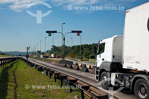  Assunto: Balança para pesagem de caminhões na Rodovia dos Bandeirantes / Local: Jundiaí - São Paulo (SP) - Brasil / Data: 02/2011 