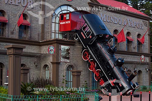  Assunto: Fachada do Parque Mundo a Vapor - A fachada reconstituí o famoso acidente ferroviário acontecido em Paris - em 1895 - na estação de Montparnasse / Local: Canela - Rio Grande do Sul (RS) - Brasil / Data: 03/2011 