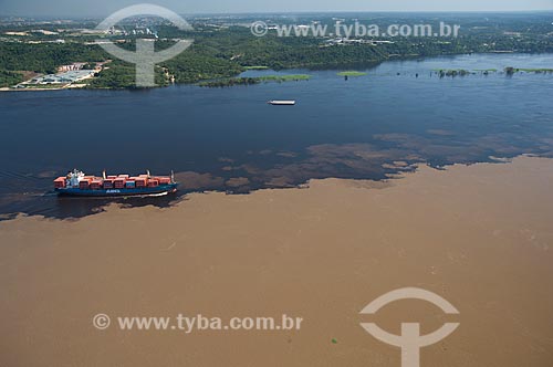  Assunto: Navio cargueiro no encontro das águas dos rios Solimões e Negro fundo / Local: Manaus - Amazonas (AM) - Brasil / Data: 06/2007 