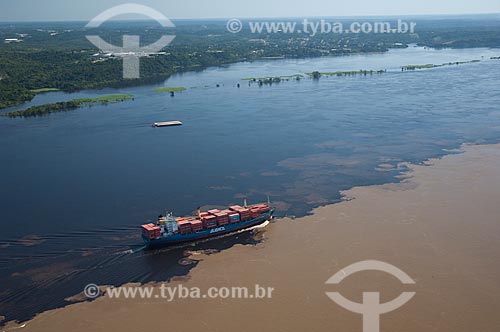  Assunto: Navio cargueiro no encontro das águas dos rios Solimões e Negro fundo / Local: Manaus - Amazonas (AM) - Brasil / Data: 06/2007 