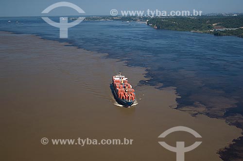  Assunto: Navio cargueiro no encontro das águas dos rios Solimões e Negro fundo / Local: Manaus - Amazonas (AM) - Brasil / Data: 06/2007 