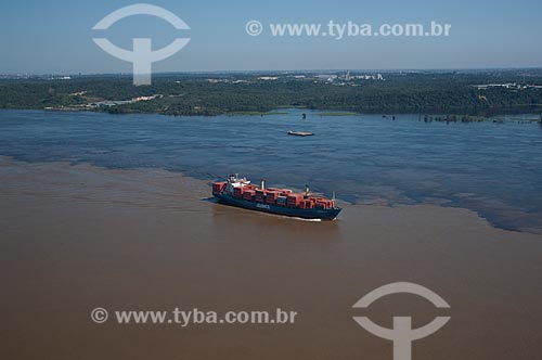  Assunto: Navio cargueiro no encontro das águas dos rios Solimões e Negro fundo / Local: Manaus - Amazonas (AM) - Brasil / Data: 06/2007 