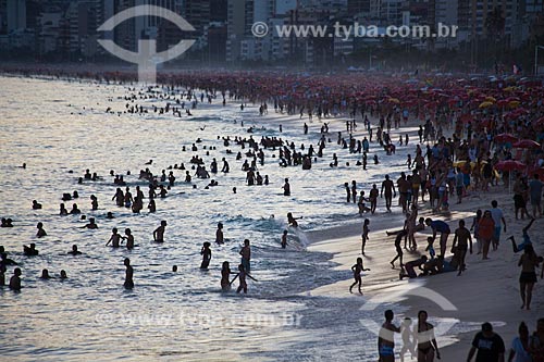  Assunto: Banhistas na Praia de Ipanema / Local: Ipanema - Rio de Janeiro (RJ) - Brasil / Data: 04/2011 