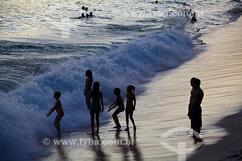  Assunto: Banhistas na Praia de Ipanema / Local: Ipanema - Rio de Janeiro (RJ) - Brasil / Data: 04/2011 