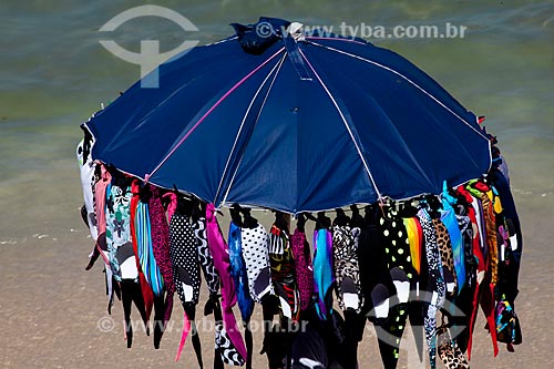  Assunto: Vendedor ambulante de biquinis na Praia de Ipanema / Local: Ipanema - Rio de Janeiro (RJ) - Brasil / Data: 04/2011 