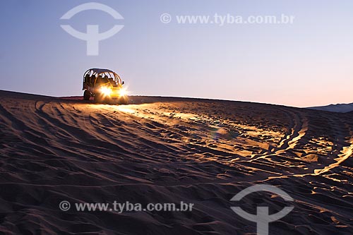  Assunto: Veículo para tour no deserto / Local: Ica - Departamento de Ica - Peru - América do Sul / Data: 12/05/2011 
