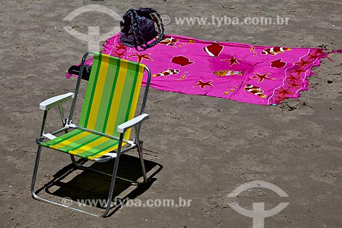  Assunto: Cadeira de praia e Canga em praia da Urca / Local: Urca - Rio de Janeiro (RJ) - Brasil / Data: 02/2011 