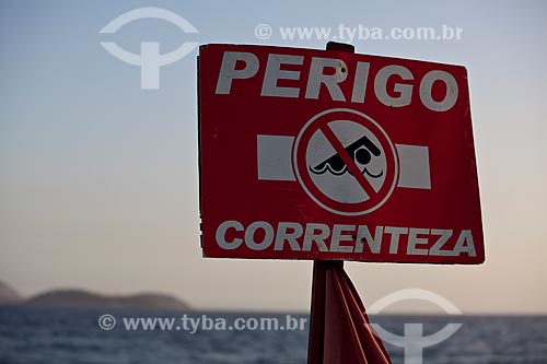  Assunto: Placa de sinalização de correnteza na Praia do Arpoador / Local: Ipanema - Rio de Janeiro (RJ) - Brasil / Data: 02/2011 