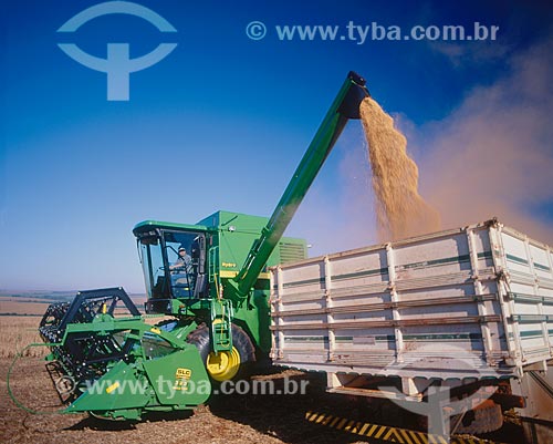  Assunto: Descarregamento de soja em caminhão / Local: Distrito Baús - Costa Rica - Mato Grosso do Sul (MS) - Brasil / Data: 2009 