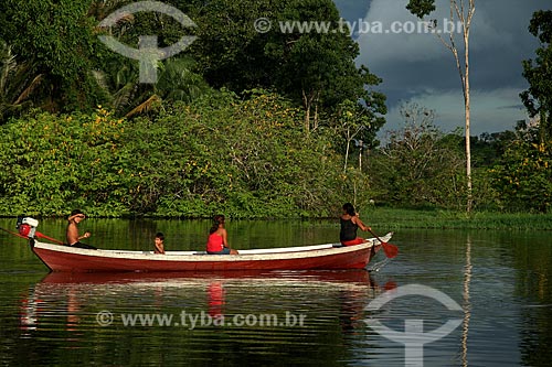  Assunto: Igarapé no Rio Amazonas / Local: Parintins - Amazonas (AM) - Brasil / Data: 06/2011 