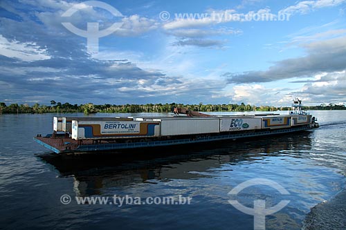  Assunto: Balsa de transporte no Rio Amazonas / Local: Itacoatiara - Amazonas (AM) - Brasil / Data: 06/2011 