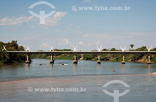 Assunto: Vista da Ponte que liga as cidades de Aragarças e Barra do Garças - BR 070 / Local: Divisa entre os estados de Goiás (GO ) e Mato Grosso(MT) / Data: 07/2011 