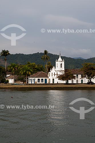  Assunto: Igreja de Nossa Senhora das Dores com Rio Perequê-Açu em primeiro plano / Local: Paraty - Rio de Janeiro (RJ) - Brasil / Data: 07/2011 
