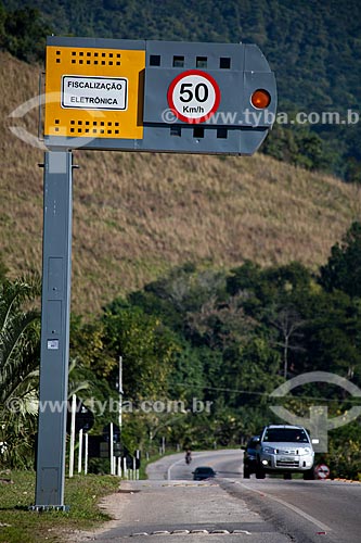  Assunto: Radar para fiscalização eletrônica de velocidade na Rodovia BR-101, próximo à Cachoeiras de Macacu  / Local: Rio de Janeiro (RJ) - Brasil / Data: 06/2011 