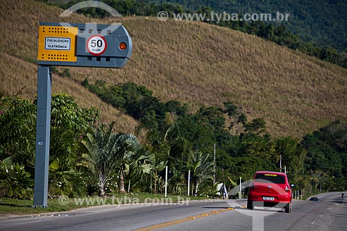  Assunto: Radar para fiscalização eletrônica de velocidade na Rodovia BR-101, próximo à Cachoeiras de Macacu  / Local: Rio de Janeiro (RJ) - Brasil / Data: 06/2011 