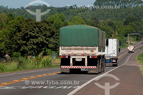  Assunto: Caminhões na rodovia BR-386 / Local: São José do Erval - Rio Grande do Sul (RS) - Brasil / Data: 03/2011 