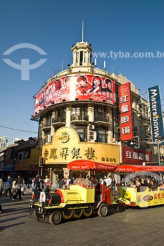  Assunto: Vista de Nanjing Road - Zona comercial / Local: Xangai - China - Ásia / Data: 11/2006 