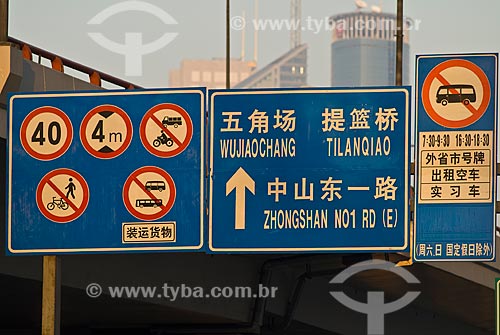  Assunto: Sinais de trânsito / Local: Xangai - China - Ásia / Data: 11/2006 