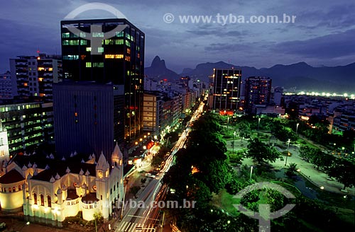  Assunto: Vista noturna da Praça Nossa Senhora da Paz e da Avenida Visconde de Pirajá / Local: Ipanema - Rio de Janeiro (RJ) - Brasil / Data: 10/2005 
