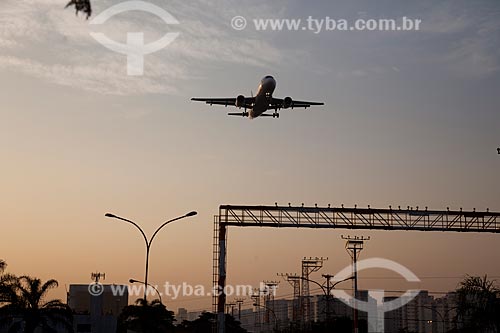  Assunto: Avião decolando do Aeroporto de Congonhas  / Local: São Paulo (SP) - Brasil / Data: 06/2011 