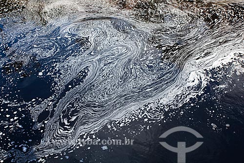  Assunto: Espuma na superfície de água em rio da Chapada Diamantina / Local: Lençóis - Bahia (BA) - Brasil / Data: 07/2011 