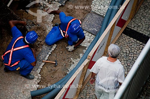  Assunto: Obras de instalação de cabeamento subterrâneo de banda larga na Rua Francisco Otaviano / Local: Copacabana - Rio de Janeiro (RJ) - Brasil / Data: 07/2011 