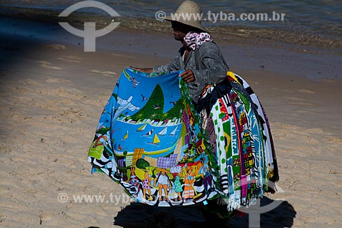  Assunto: Vendedor ambulante na Praia do Arpoador  / Local: Ipanema - Rio de Janeiro (RJ) - Brasil / Data: 05/2011 