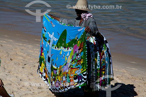  Assunto: Vendedor ambulante na Praia do Arpoador  / Local: Ipanema - Rio de Janeiro (RJ) - Brasil / Data: 05/2011 