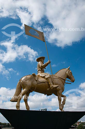  Assunto: Homenagem aos cavaleiros do Mercosul  4ª cavalgada rumo ao Chile - Largo dos Cavaleiros do Mercosul / Local: Passo Fundo - Rio Grande do Sul (RS) - Brasil / Data: 04/2011  
