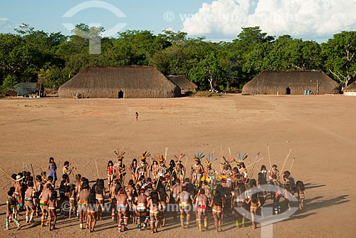  Assunto: Índios Kalapalo na aldeia Aiha se preparando para o Jawari / Local: Querência - Mato Grosso (MT) - Brasil / Data: 07/2011 