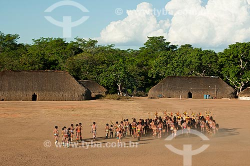  Assunto: Índios Kalapalo na aldeia Aiha se preparando para o Jawari / Local: Querência - Mato Grosso (MT) - Brasil / Data: 07/2011 