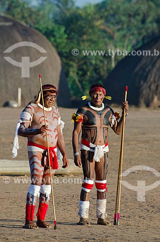  Assunto: Índios Kalapalo da Aldeia Aiha pintados para o Jawari / Local: Querência - Mato Grosso (MT) - Brasil / Data: 07/2011 